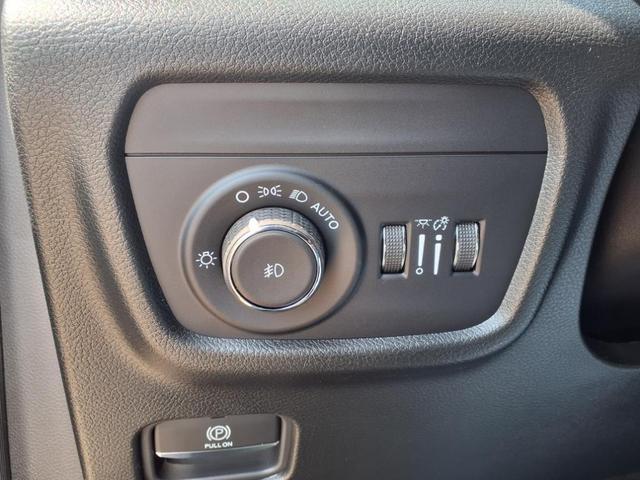 Photo of 2025 Bright White Clearcoat Jeep Grand Cherokee