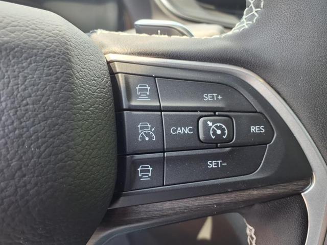 Photo of 2025 Bright White Clearcoat Jeep Grand Cherokee