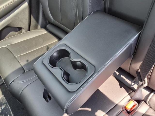 Photo of 2025 Bright White Clearcoat Jeep Grand Cherokee