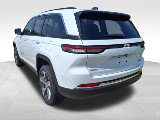 Photo of 2025 Bright White Clearcoat Jeep Grand Cherokee