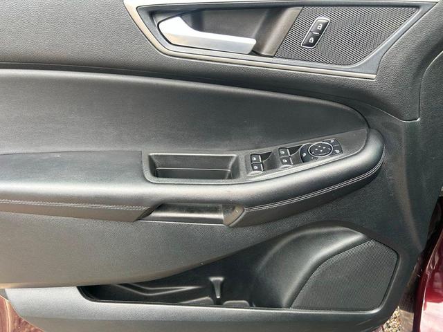 Photo of 2023 Burgundy Velvet Metallic Tinted Clearcoat Ford Edge