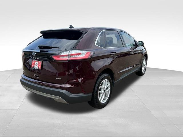 Photo of 2023 Burgundy Velvet Metallic Tinted Clearcoat Ford Edge