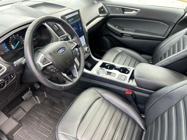 Photo of 2023 Burgundy Velvet Metallic Tinted Clearcoat Ford Edge