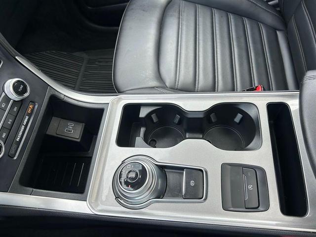 Photo of 2023 Burgundy Velvet Metallic Tinted Clearcoat Ford Edge