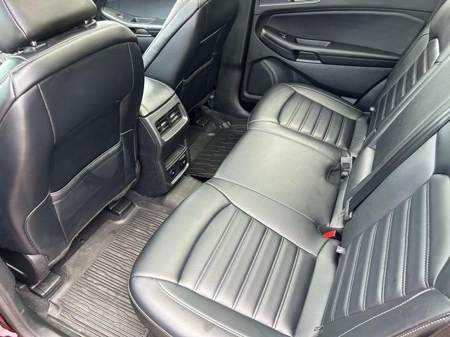 Photo of 2023 Burgundy Velvet Metallic Tinted Clearcoat Ford Edge