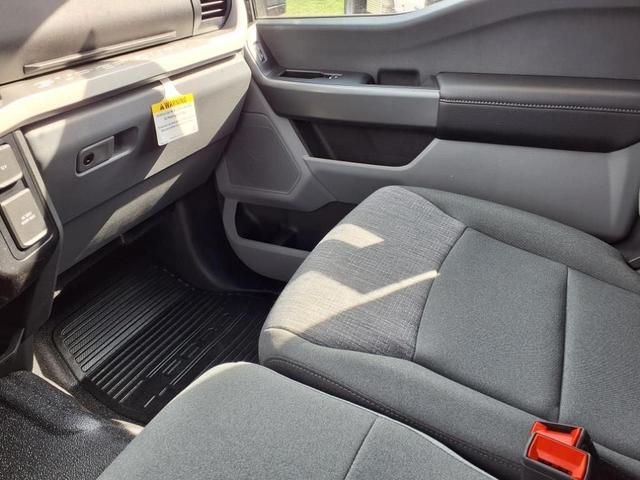 Photo of 2025 Black Metallic Ford F-350