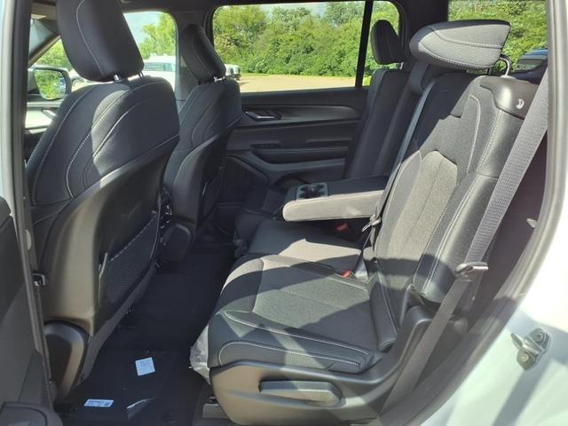 Photo of 2025 Bright White Clearcoat Jeep Grand Cherokee L