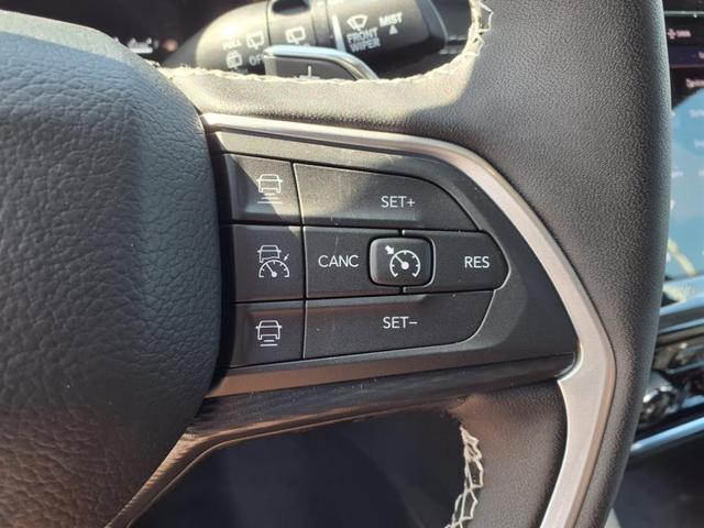 Photo of 2025 Bright White Clearcoat Jeep Grand Cherokee L