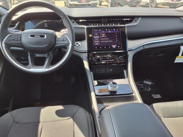Photo of 2025 Bright White Clearcoat Jeep Grand Cherokee L