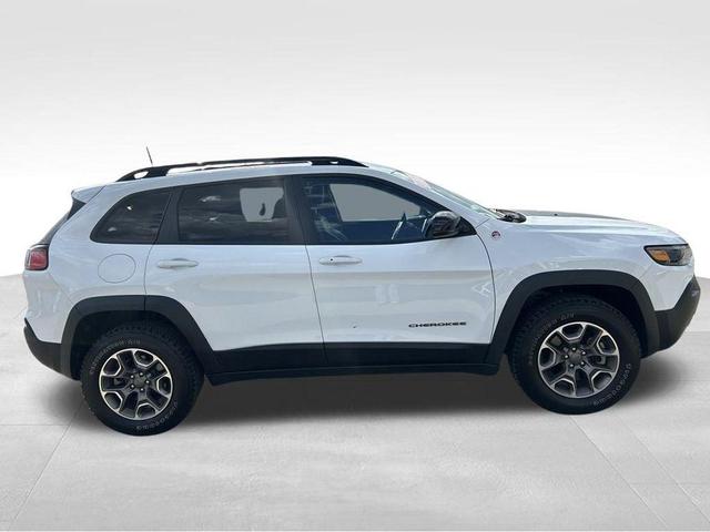 Photo of 2022 Bright White Clearcoat Jeep Cherokee