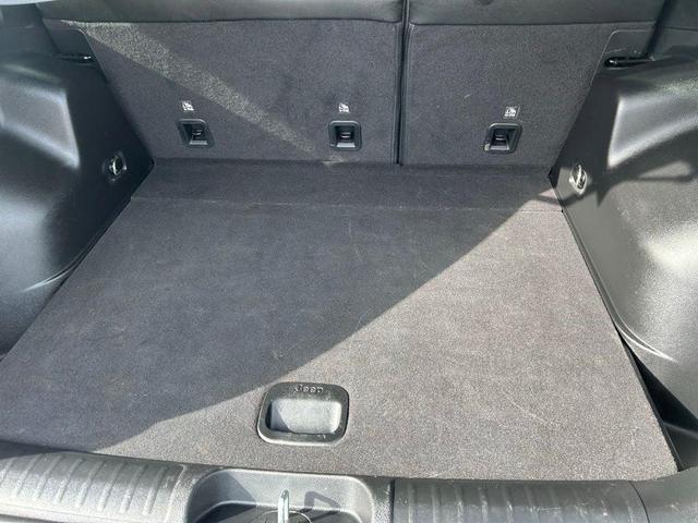 Photo of 2022 Bright White Clearcoat Jeep Cherokee