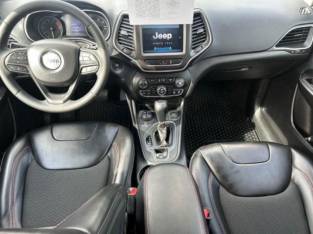 Photo of 2022 Bright White Clearcoat Jeep Cherokee