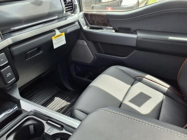 Photo of 2025 Oxford White Ford F-250
