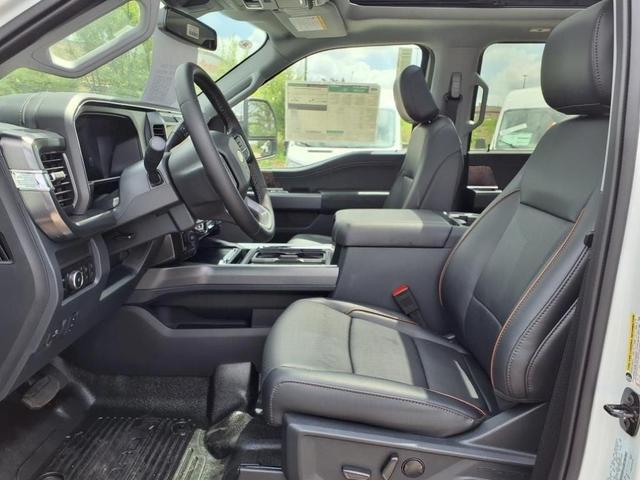 Photo of 2025 Oxford White Ford F-250