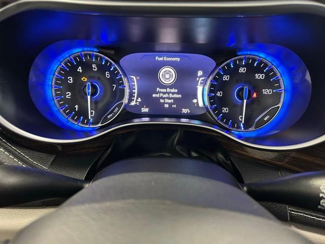 Photo of 2023 Brilliant Black Crystal Pearlcoat Chrysler Pacifica