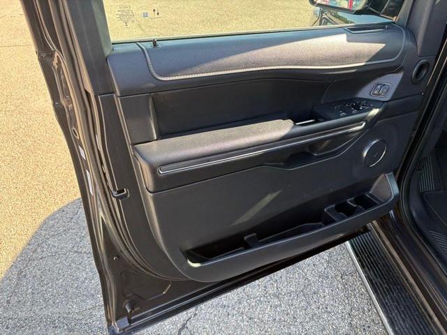Photo of 2023 Dark Matter Metallic Ford Expedition