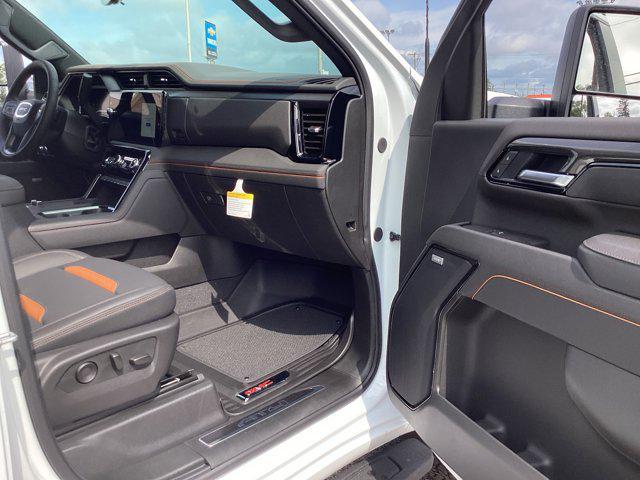 Photo of 2025 Summit White GMC Sierra 2500