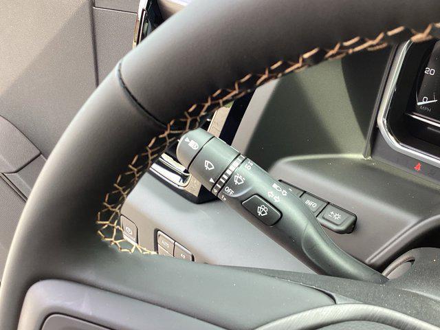 Photo of 2025 Summit White GMC Sierra 2500
