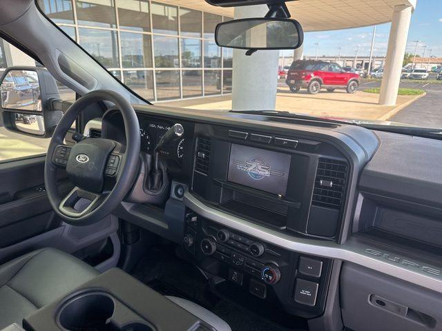 Photo of 2023 Oxford White Ford F-250