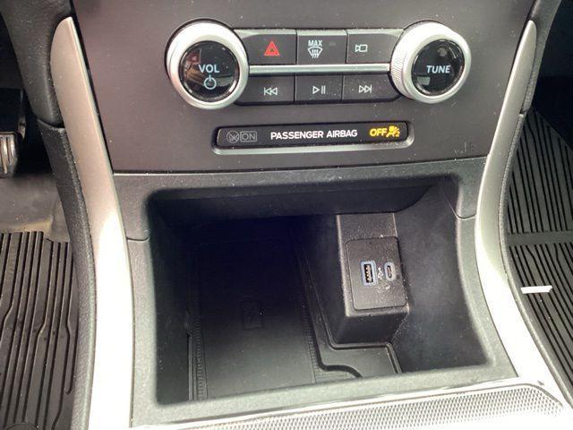 Photo of 2021 Agate Black Metallic Ford Edge