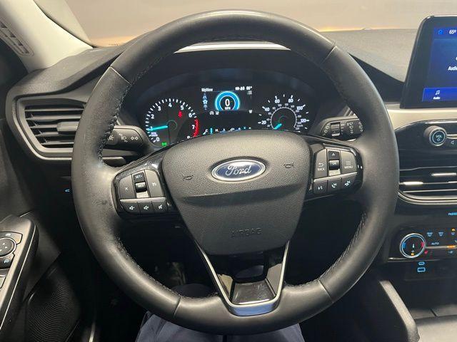 Photo of 2022 Rapid Red Metallic Tinted Clearcoat Ford Escape