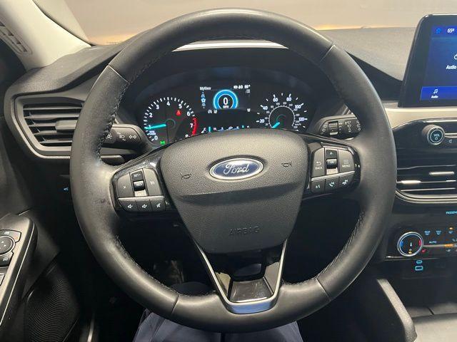 Photo of 2022 Rapid Red Metallic Tinted Clearcoat Ford Escape