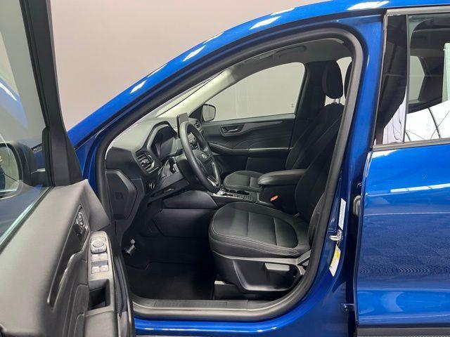Photo of 2023 Atlas Blue Metallic Ford Escape