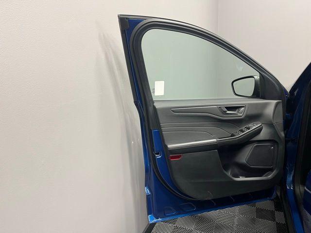 Photo of 2023 Atlas Blue Metallic Ford Escape