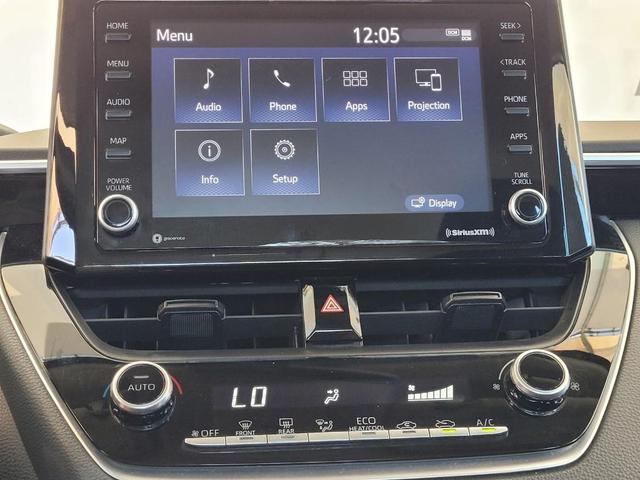 Photo of 2022 White Toyota Corolla