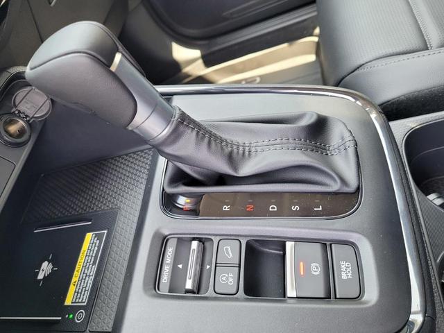 Photo of 2025 Platinum White Pearl Honda CR-V