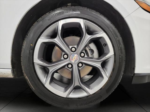 Photo of 2024 Summit White Chevrolet Malibu