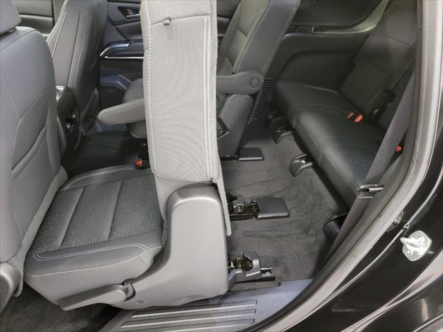 Photo of 2025 Mosaic Black Metallic Chevrolet Traverse