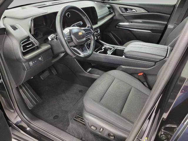 Photo of 2025 Mosaic Black Metallic Chevrolet Traverse