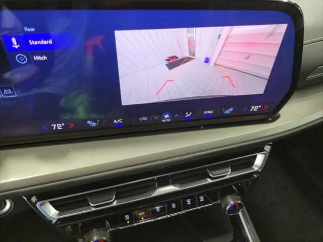 Photo of 2025 Mosaic Black Metallic Chevrolet Traverse