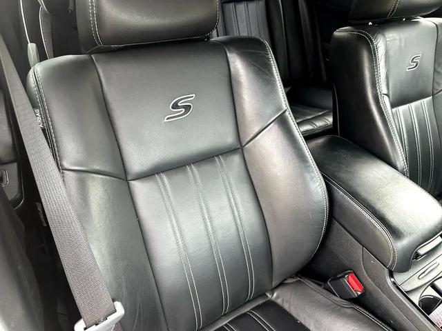 Photo of 2020 GRAY Chrysler 300