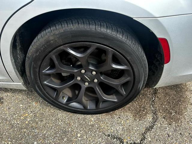 Photo of 2020 GRAY Chrysler 300