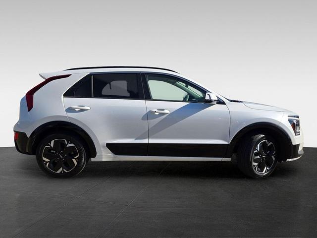 Photo of 2023 Snow White Pearl Kia Niro EV