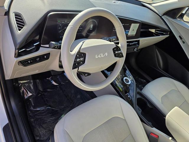 Photo of 2023 Snow White Pearl Kia Niro EV