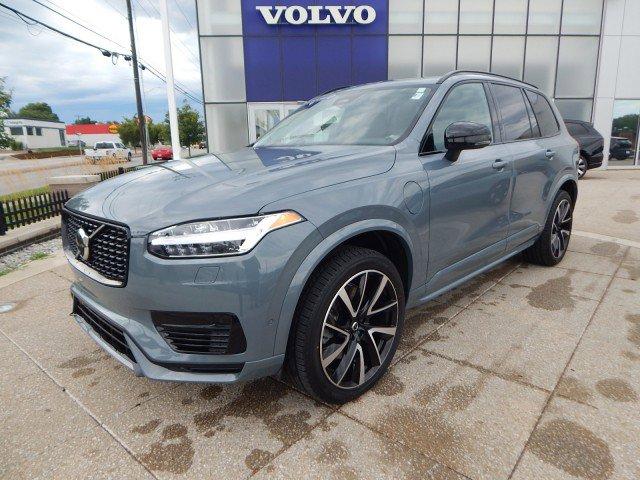 Photo of 2023 Thunder Grey Metallic Volvo XC90 Recharge Plug-In Hybrid
