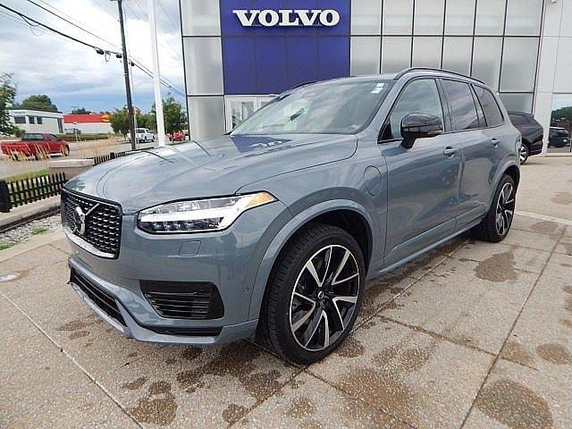 Photo of 2023 Thunder Grey Metallic Volvo XC90 Recharge Plug-In Hybrid