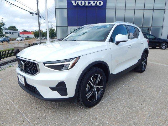 Photo of 2025 Crystal White Pearl Volvo XC40