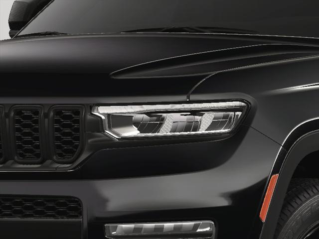 Photo of 2025 Diamond Black Crystal Pearl-Coat Exterior Paint Jeep Grand Cherokee