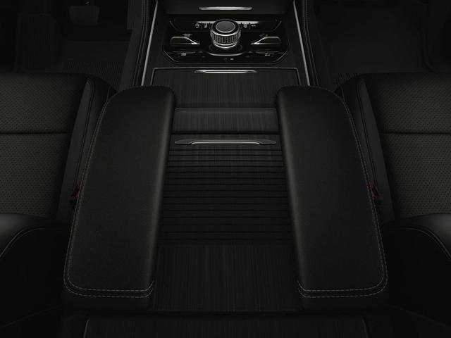Photo of 2025 Diamond Black Crystal Pearl-Coat Exterior Paint Jeep Wagoneer