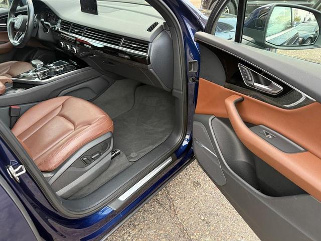 Photo of 2019 Navarra Blue Metallic Audi Q7