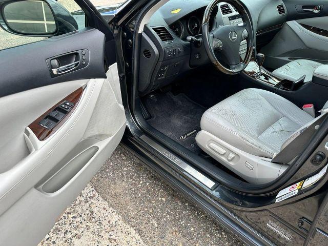Photo of 2010 Gray Lexus ES 350