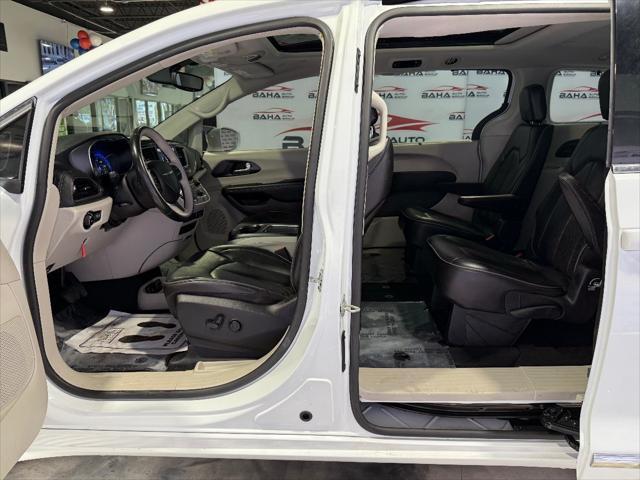 Photo of 2020 Bright White Clearcoat Chrysler Pacifica