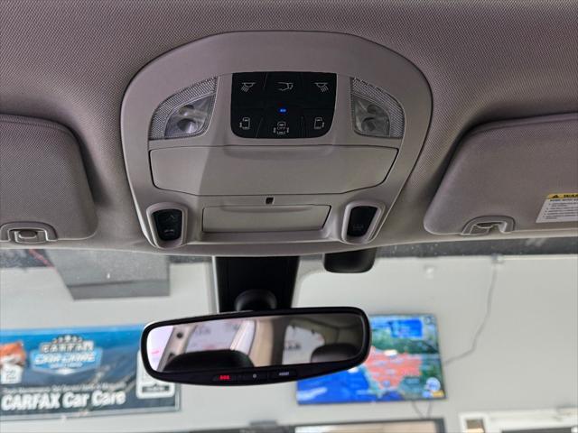 Photo of 2020 Bright White Clearcoat Chrysler Pacifica