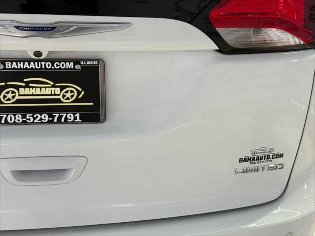 Photo of 2020 Bright White Clearcoat Chrysler Pacifica