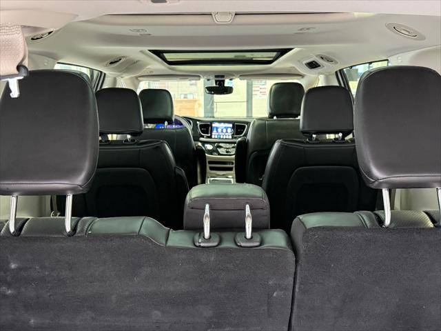Photo of 2020 Bright White Clearcoat Chrysler Pacifica