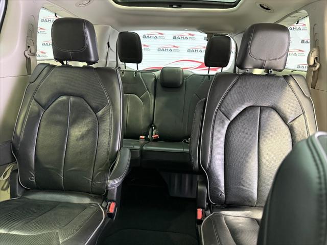 Photo of 2020 Bright White Clearcoat Chrysler Pacifica